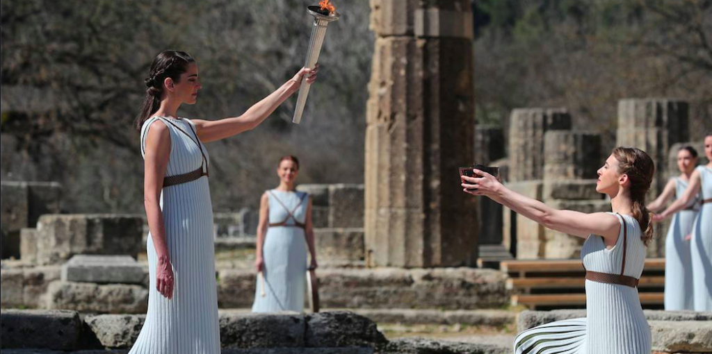 A porte chiuse l’accensione della fiaccola ma ora le Olimpiadi sono sempre più a rischio