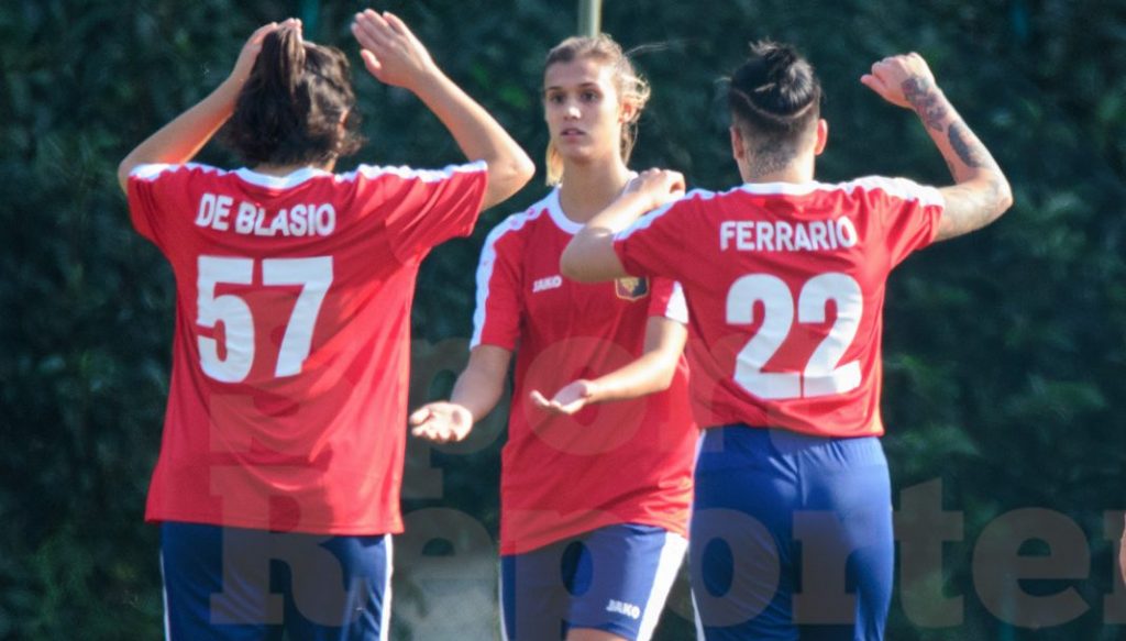 Calcio Femminile / Punizione capolavoro della genoana Ferrario. Guarda cosa ha fatto!